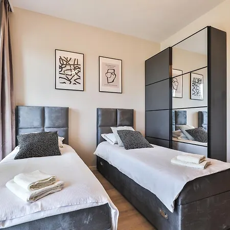 Kasprzaka 29 Z Garazem By Perfect 1419 *